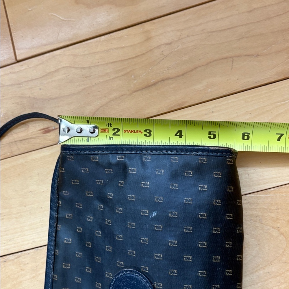 VINTAGE FENDI 80’s crossbody! - Picture 13 of 15